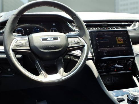 Used 2023 Jeep Grand Cherokee L Limited AWD/4WD image 3