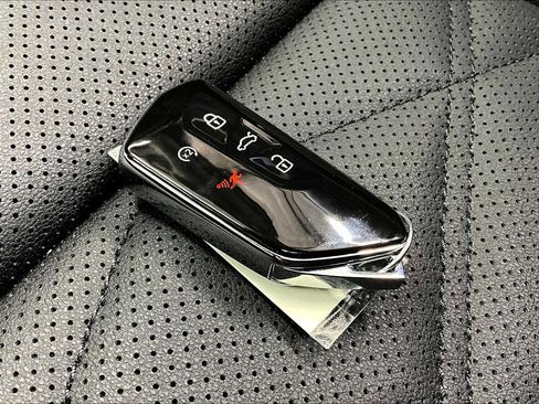 Used 2025 Volkswagen Atlas Peak Edition SE image 14