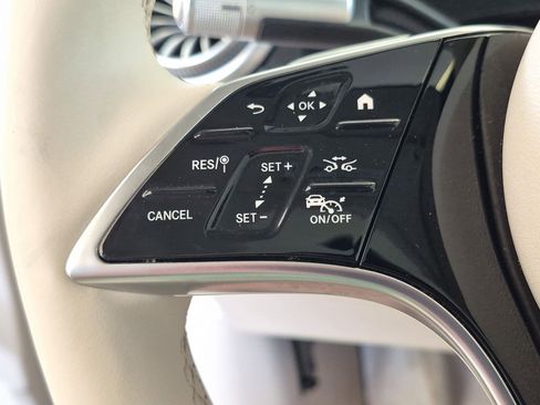 Certified 2022 Mercedes-Benz EQS 580 4MATIC Sedan image 19