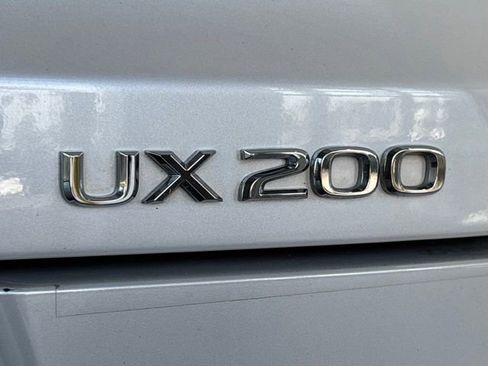 Used 2022 Lexus UX 200 w/ Premium Package image 5