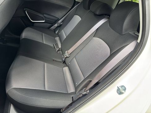 Used 2025 Kia Soul LX w/ LX Technology Package FWD image 37