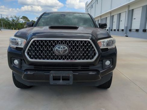 Used 2019 Toyota Tacoma TRD Sport AWD/4WD image 2