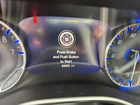 Used 2022 Chrysler Pacifica Touring-L FWD image 5