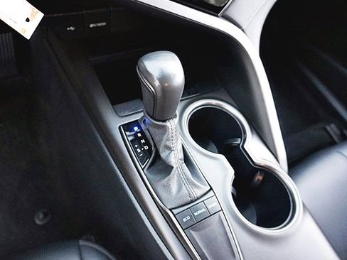 Used 2024 Toyota Camry SE image 29