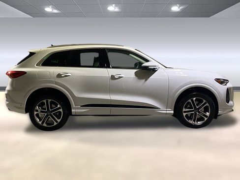 Certified 2025 Audi Q5 Premium w/ Convenience Package image 7