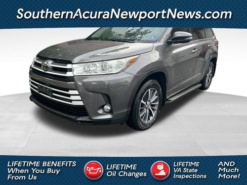 Used 2018 Toyota Highlander XLE AWD/4WD image 1