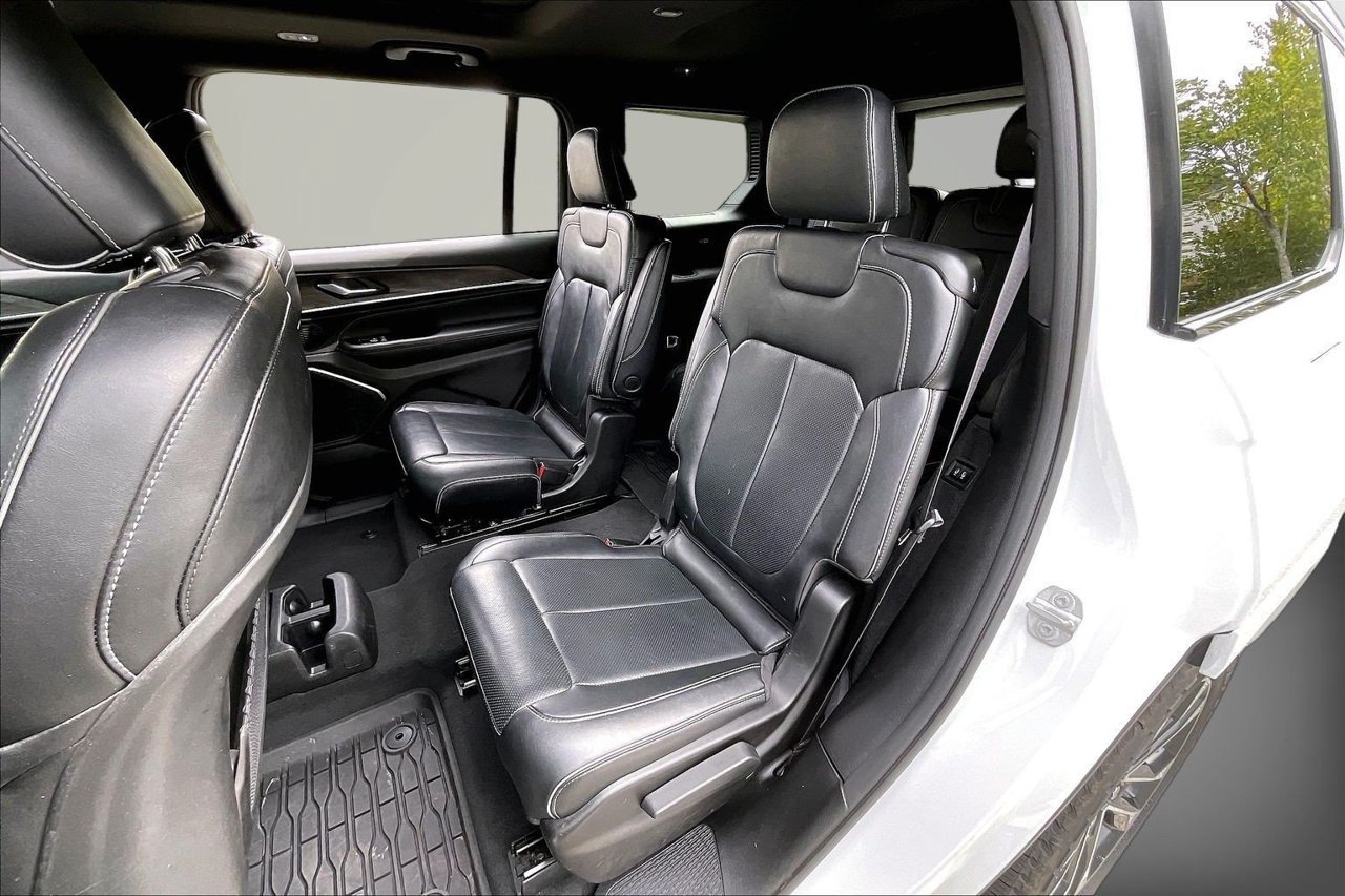 Certified 2023 Jeep Grand Cherokee L Overland AWD/4WD image 23