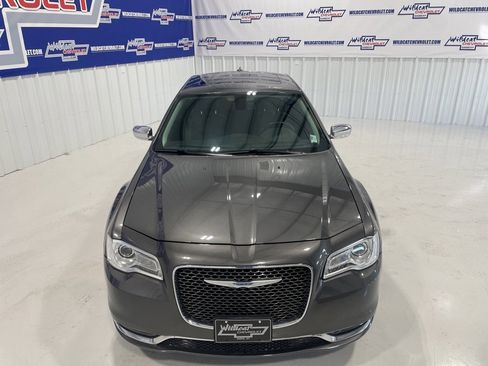 Used 2017 Chrysler 300 C image 16