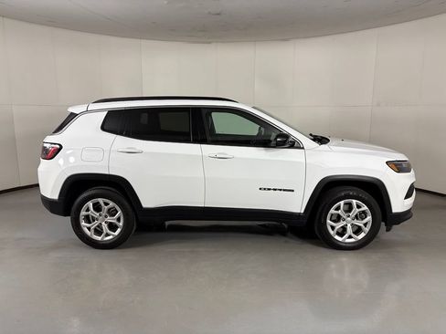 Used 2024 Jeep Compass Latitude AWD/4WD image 9