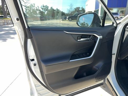 Used 2022 Toyota RAV4 Limited image 9