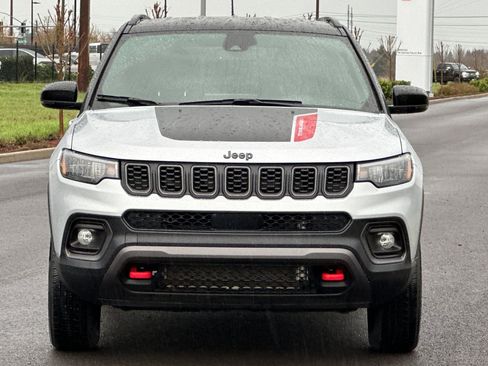 Used 2024 Jeep Compass Trailhawk image 8