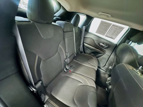 Used 2016 Jeep Cherokee Latitude w/ Comfort & Sound Group FWD image 24