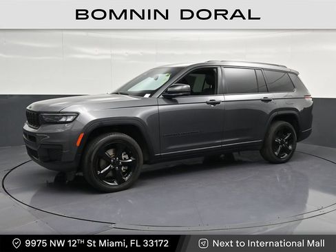 Used 2023 Jeep Grand Cherokee L Laredo RWD image 1