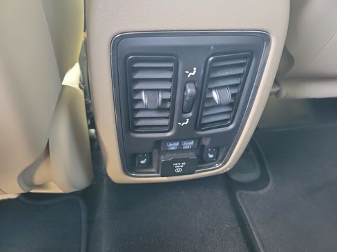 Used 2020 Jeep Grand Cherokee Limited RWD image 11