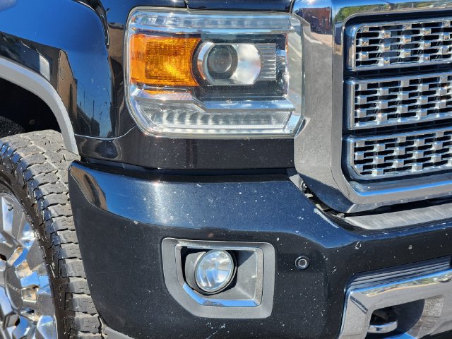 Used 2018 GMC Sierra 2500 Denali w/ Duramax Plus Package AWD/4WD image 9