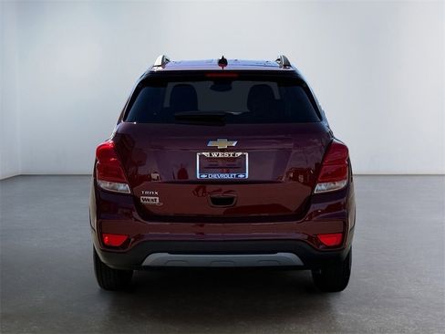 Used 2022 Chevrolet Trax LT w/ LT Convenience Package image 4