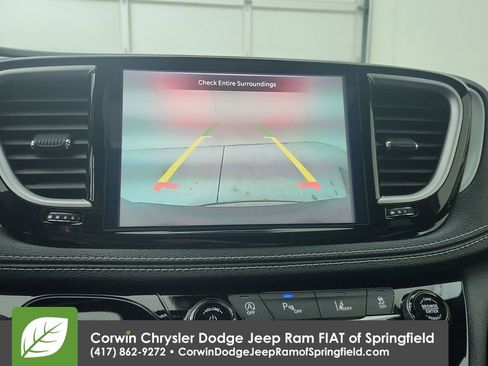 Used 2025 Chrysler Pacifica Limited FWD image 25