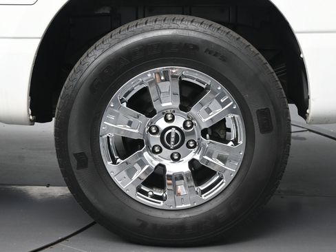 Used 2024 Nissan Titan SV w/ Accessory Utility Package image 21