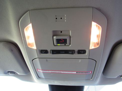 Used 2023 Toyota Highlander LE FWD image 28
