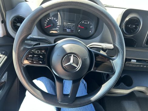 Used 2022 Mercedes-Benz Sprinter 2500 image 19