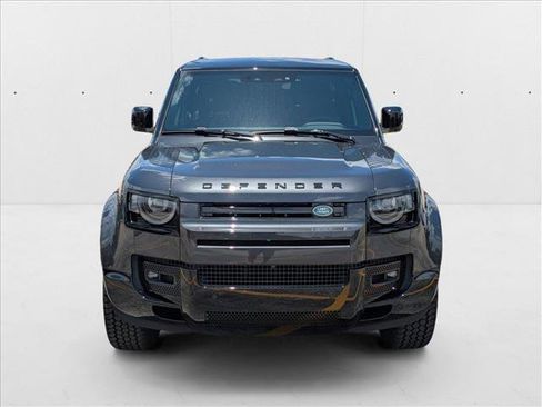 New 2025 Land Rover Defender 90 X-Dynamic SE image 6