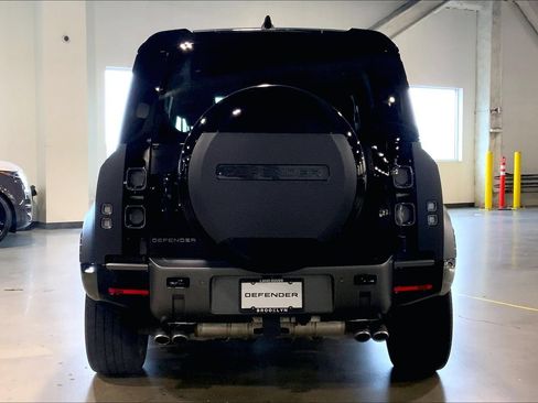 Certified 2025 Land Rover Defender 110 V8 AWD/4WD image 4