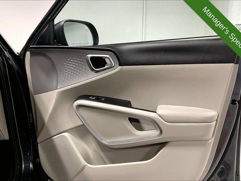 Used 2025 Kia Soul LX FWD image 22