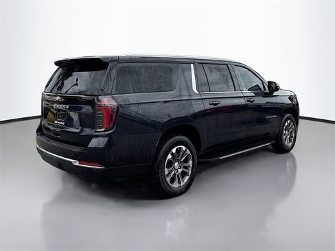 Certified 2025 Chevrolet Suburban LS image 7