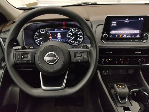 Used 2023 Nissan Rogue S FWD image 22