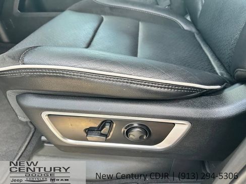 Used 2026 RAM 1500 Laramie AWD/4WD image 9