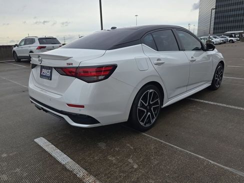 Used 2025 Nissan Sentra SR w/ SR Premium Package FWD image 5