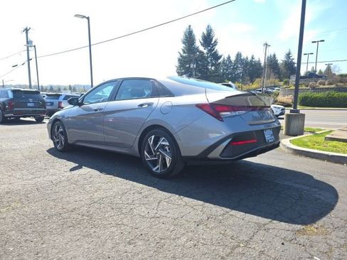 Used 2025 Hyundai Elantra Sport image 7