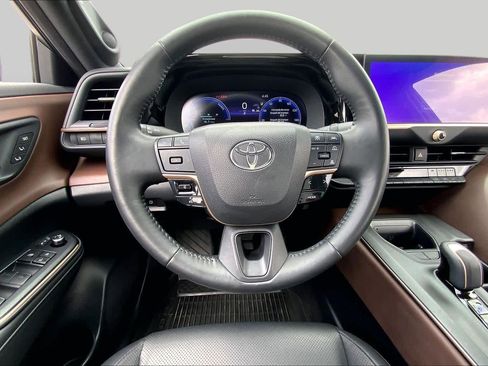 Used 2023 Toyota Crown AWD/4WD image 6