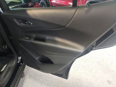 Used 2020 Chevrolet Equinox LT w/ Driver Convenience Package image 17