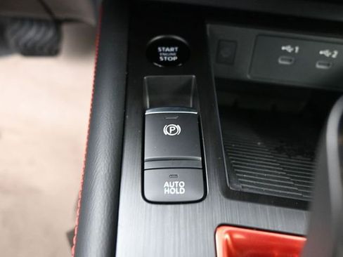 Used 2025 Nissan Kicks SR w/ SR Premium Package FWD image 17