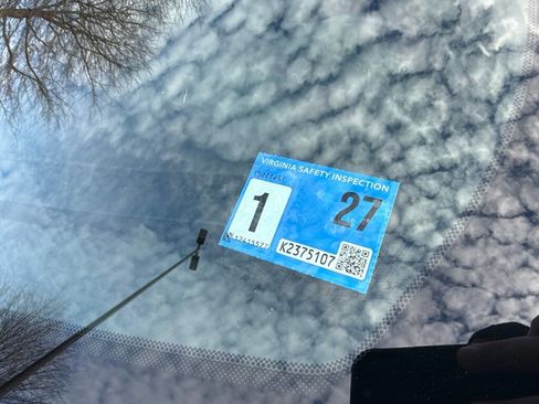 Used 2017 Dodge Charger SE image 9