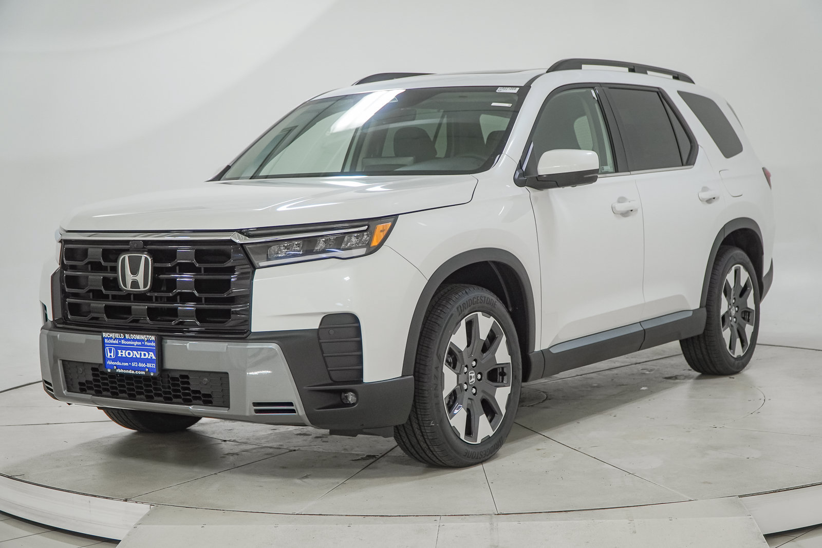 New 2026 Honda Pilot Touring image 3
