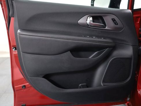 New 2026 Chrysler Pacifica Select image 19