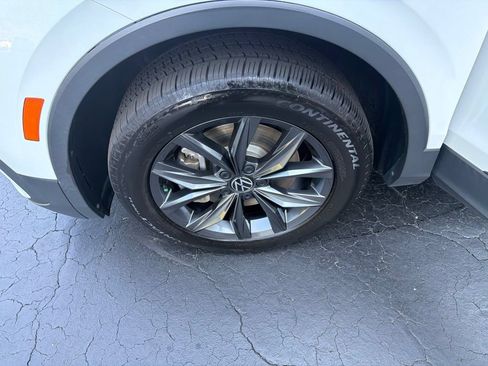 Used 2022 Volkswagen Tiguan SE AWD/4WD image 17