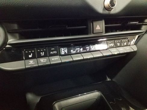 Used 2025 Toyota Crown Signia w/ Advanced Technology Package image 8