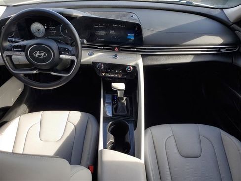 Used 2024 Hyundai Elantra Limited image 15