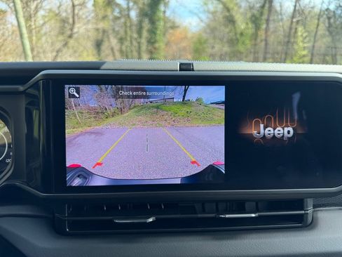 Used 2025 Jeep Gladiator Rubicon w/ Safety Group image 21