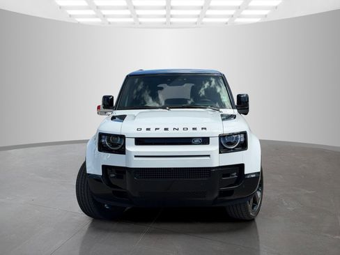 New 2026 Land Rover Defender 130 X-Dynamic SE image 2