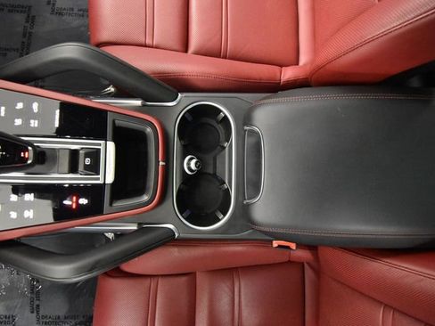 Used 2022 Porsche Cayenne Turbo S w/ Assistance Package image 38