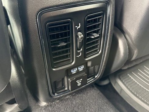 Used 2021 Jeep Grand Cherokee Limited image 25