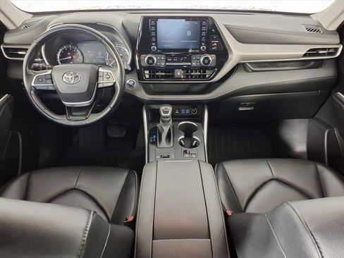 Used 2022 Toyota Highlander XLE image 9