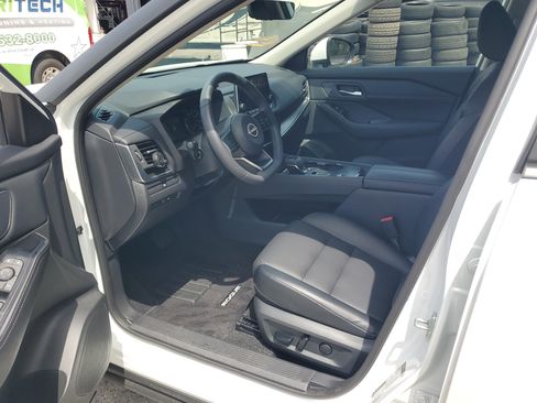 Certified 2024 Nissan Rogue SV w/ SV Premium Package image 12