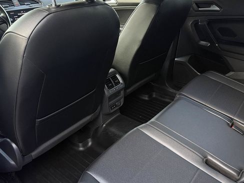 Used 2018 Volkswagen Tiguan SE AWD/4WD image 31