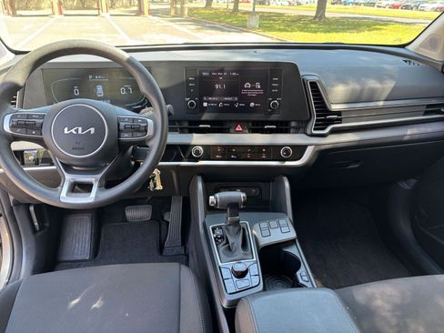 Used 2025 Kia Sportage LX image 30