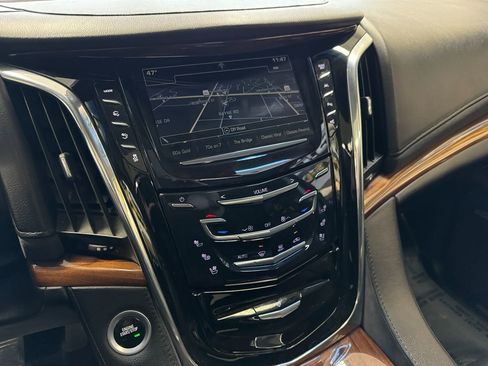 Used 2017 Cadillac Escalade Premium Luxury image 22